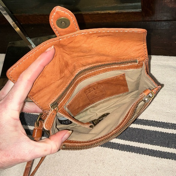 NWOT Frye Campus Leather Wristlet Clutch Makeup Bag Cognac Brown Retail $158 - Picture 10 of 11